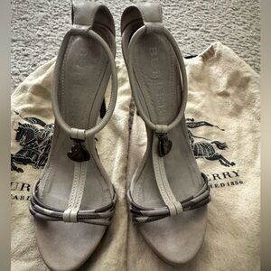 Burberry Women's Cream Sandals with Heart Charm Women sz 40